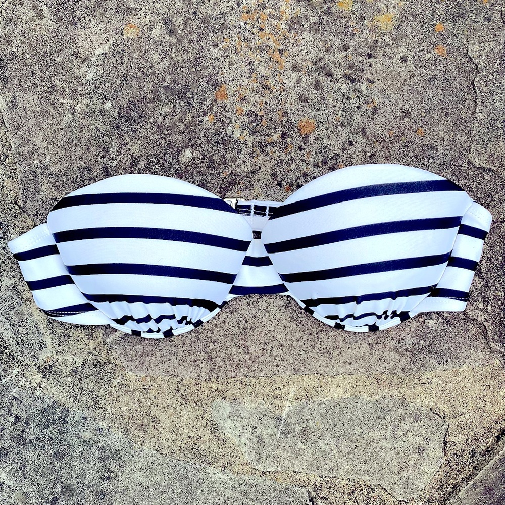 Black and White Stripe Push Up Swimsuit Top!☀️💦